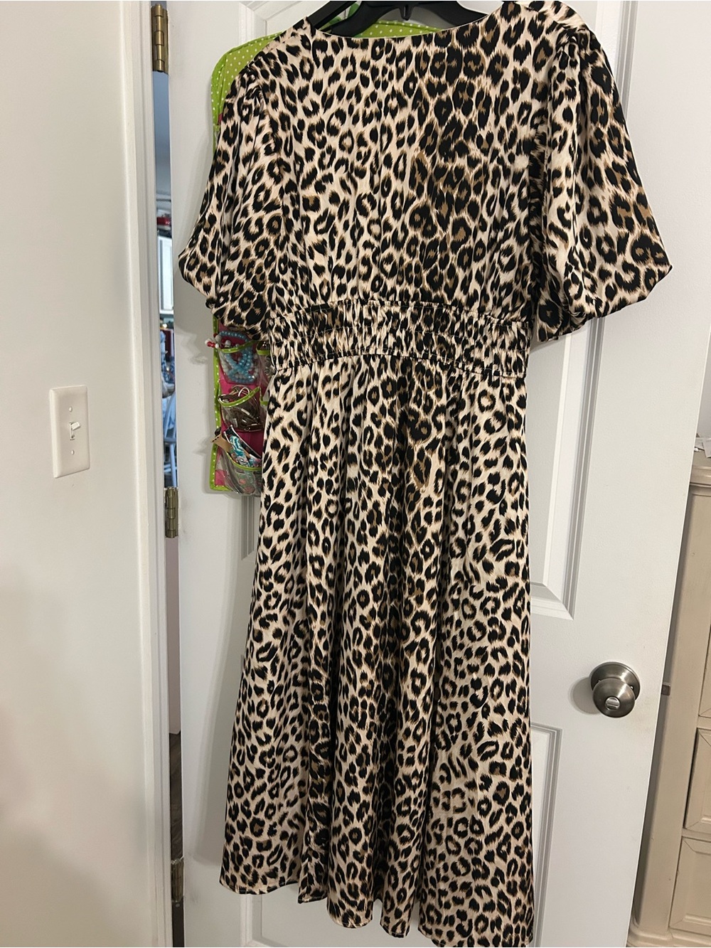 Boutique Leopard Print V-Neck Midi Dress - Picture 2 of 3